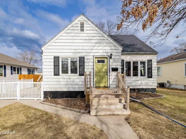 1814 N 4th St, Grand Forks, ND 58203
