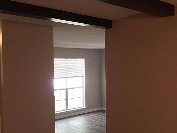 5th image of 501 Carpenter Ave