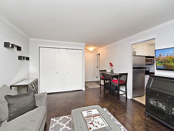 4th image of 106 Central Park S #190