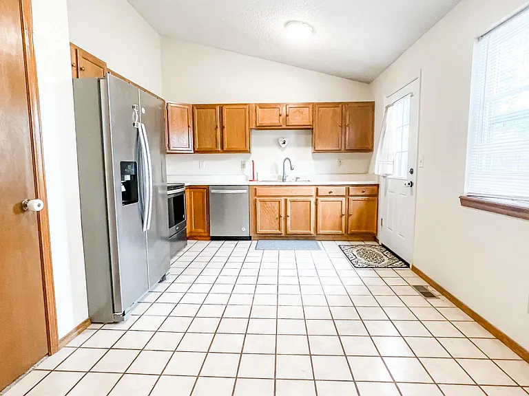 6120 Joshua Ct — Photo 2