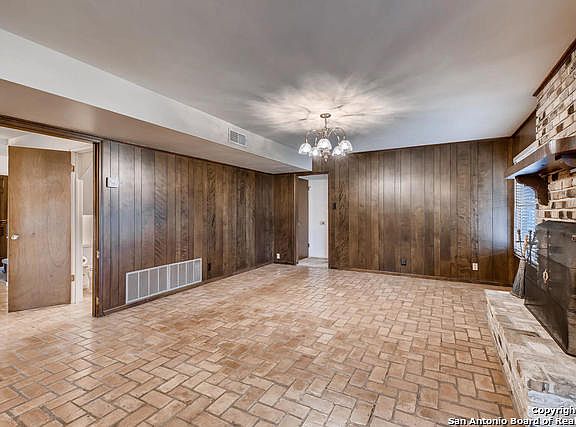5th image of 2730 Gainesborough Dr
