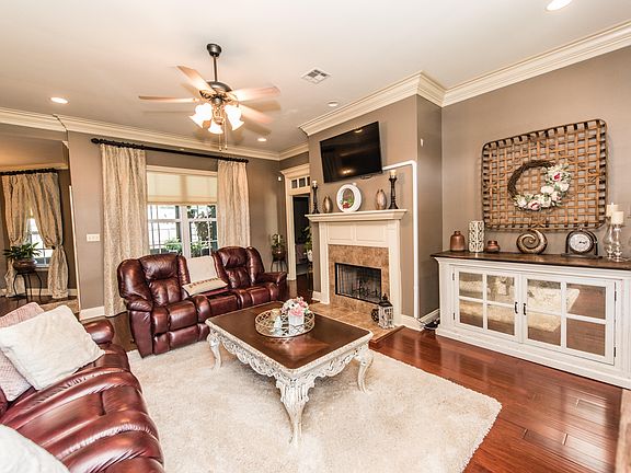 5th image of 302 Deer Valley Ln