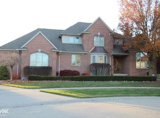 46697 Riverpark Dr W, Macomb, MI 48044