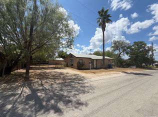 112 Fernandez, Devine, TX 78016