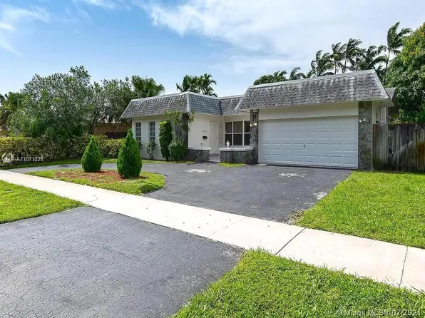 5240 N Hills Dr, Hollywood, FL 33021