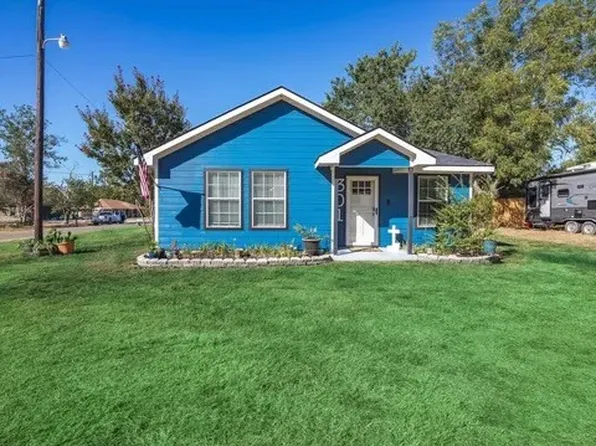 301 N Hinckley St, Blooming Grove, TX 76626