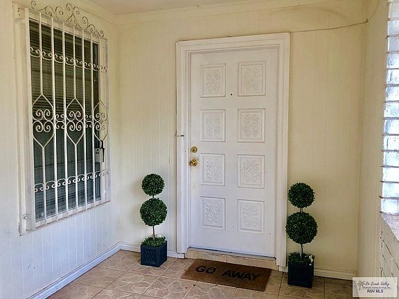 2nd image of 315 La Mancha St