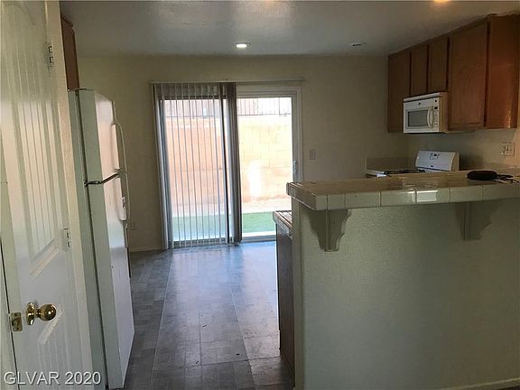 4th image of 589 Beckton Park Ave