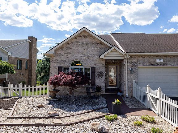2nd image of 2262 Lake Terrace Dr
