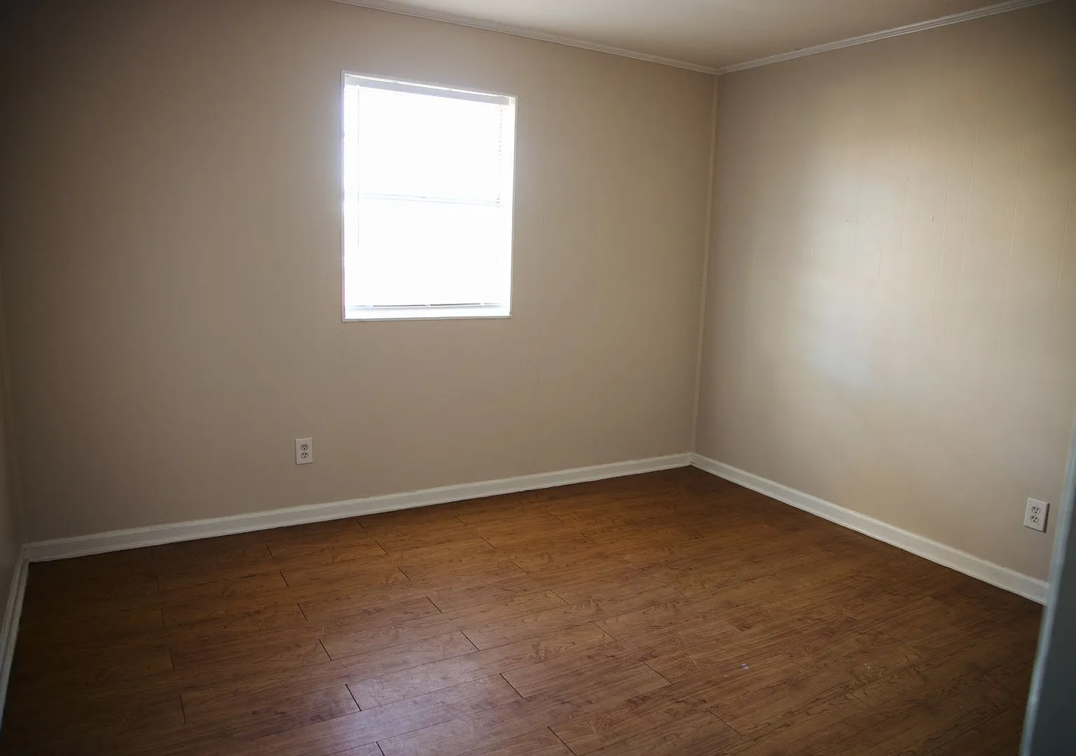 1880 Green Dr — Photo 2