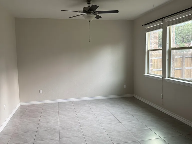 341 Mary Max Cir — Photo 10