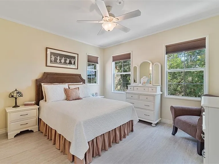 28134 Ashbrook Ln — Photo 10