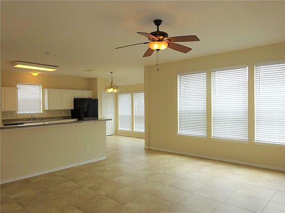 2nd image of 1131 Parkview Trl