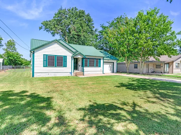 1409 Cedar St, Bonham, TX 75418
