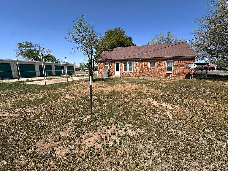 515 W Main St — Photo 29