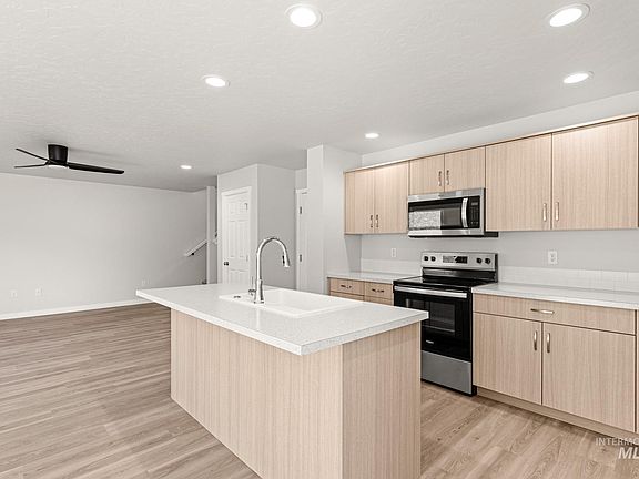 4th image of 242 Caribou Ct