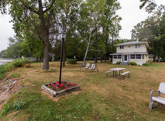 2nd image of 607 N Shore Dr