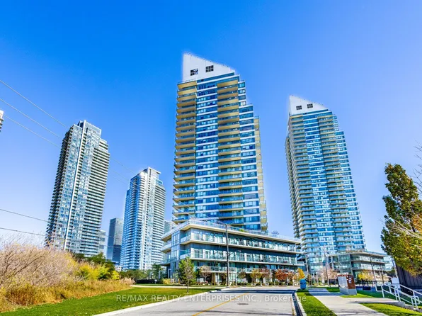 15 Legion Rd #304, Toronto, ON M8V 0A9