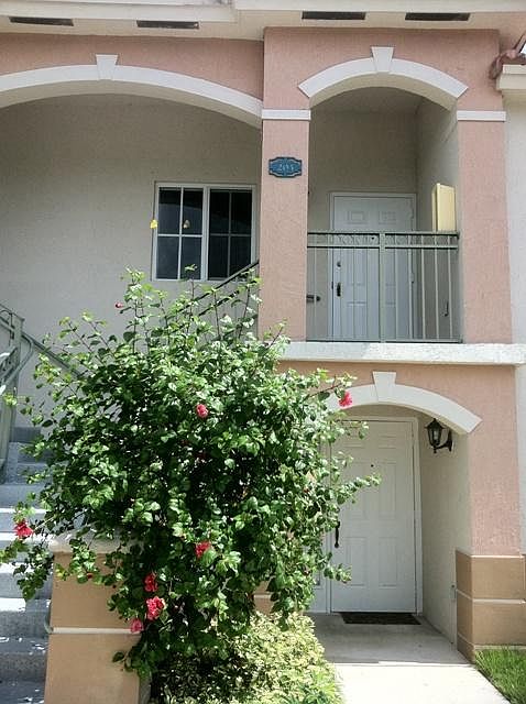 1st image of 2921 SE 13th Ave APT 203