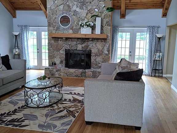 4th image of 948 Pelican Bay Dr