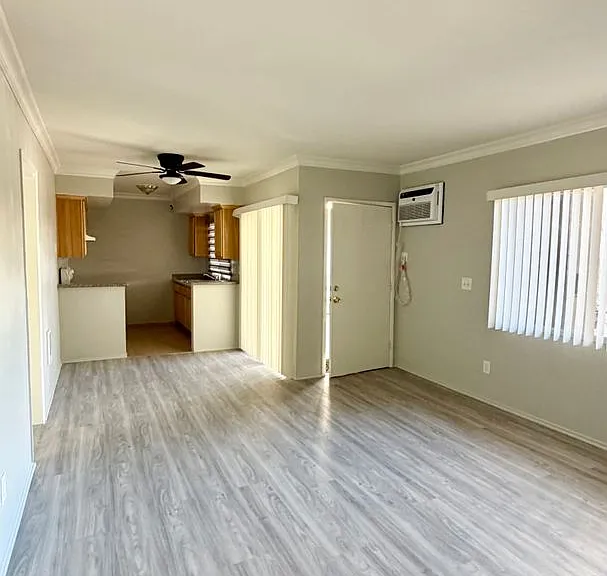 10059 Pinewood Ave — Photo 2