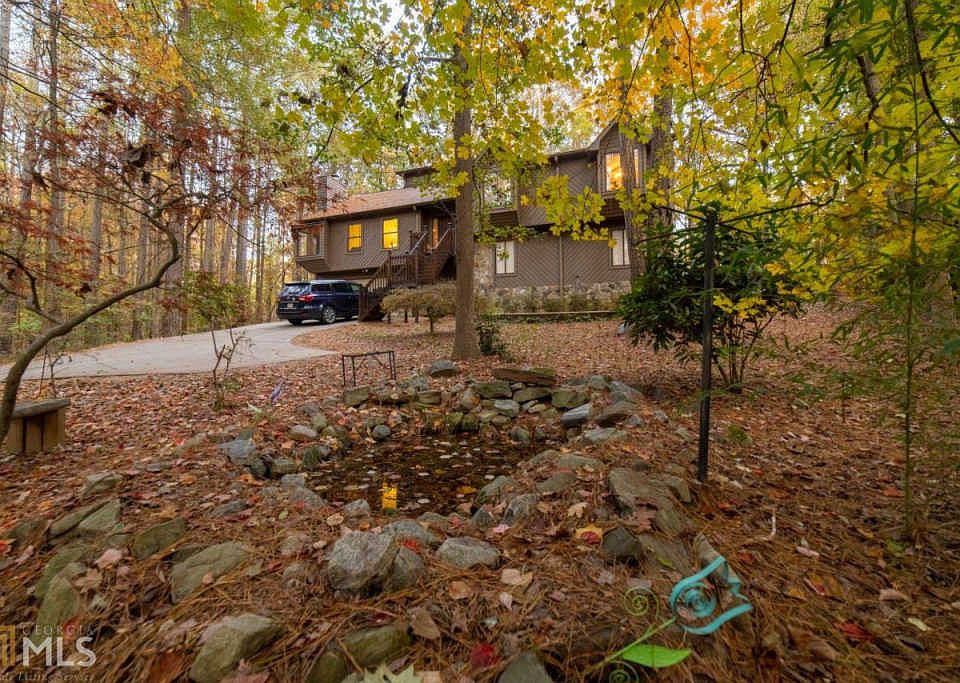 2nd image of 2700 Pine Cone Ln