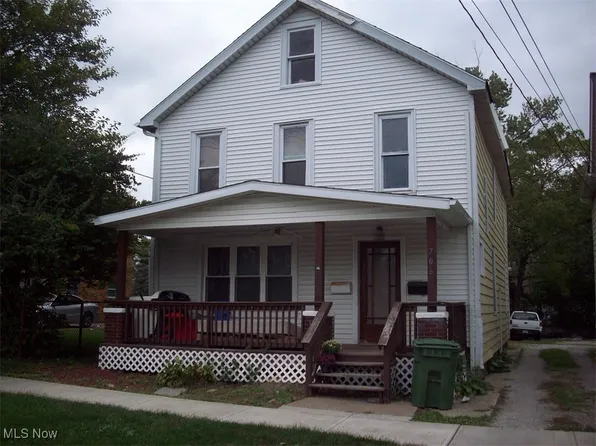 706 High St, Fairport Harbor, OH 44077