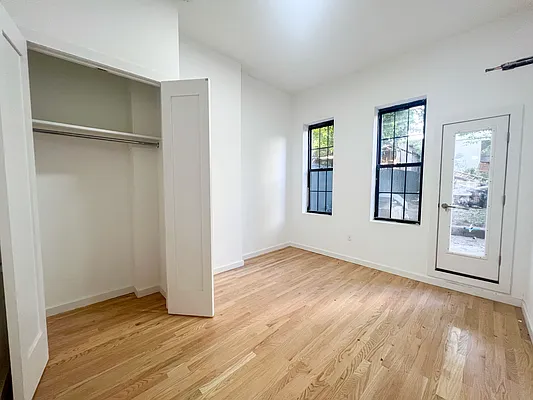 Rented by EXR | media 5