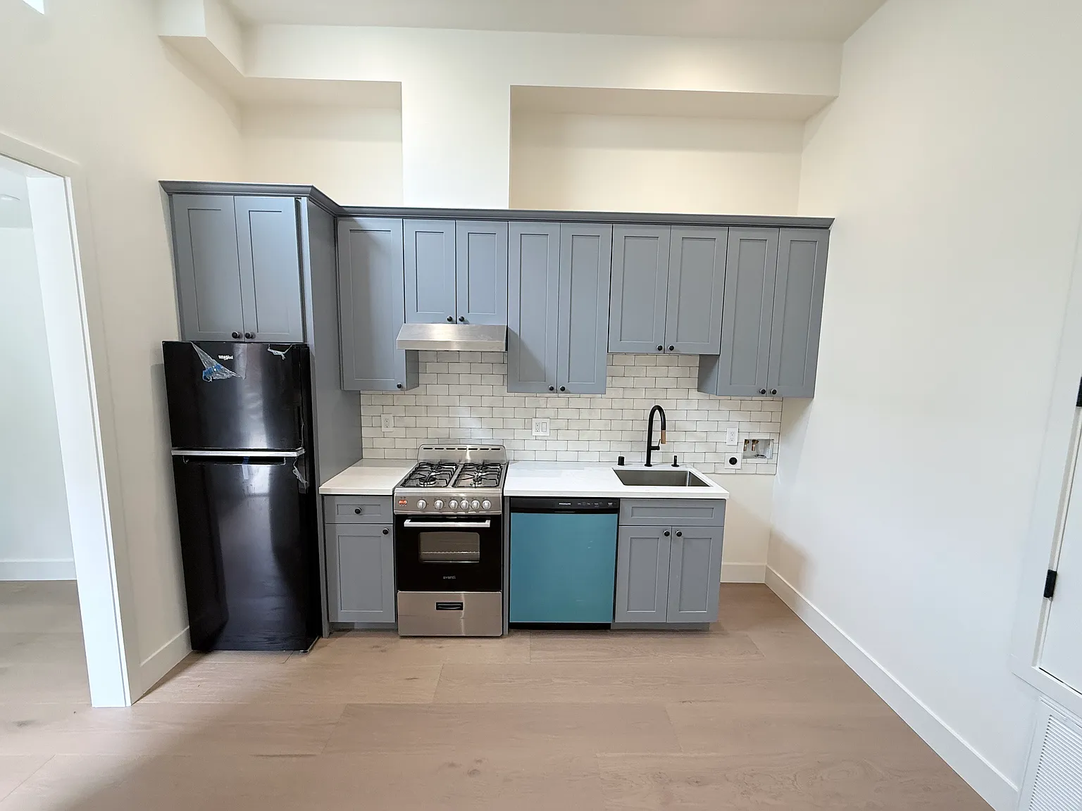 1 bed, 358 sqft, $3,300 — Photo 4