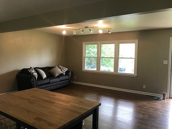 5th image of 169 Rolling Hills Dr