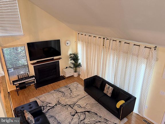 3rd image of 23 Bloomingdale Dr APT 1A