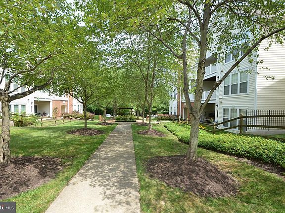 5th image of 3109 River Bend Ct APT D103