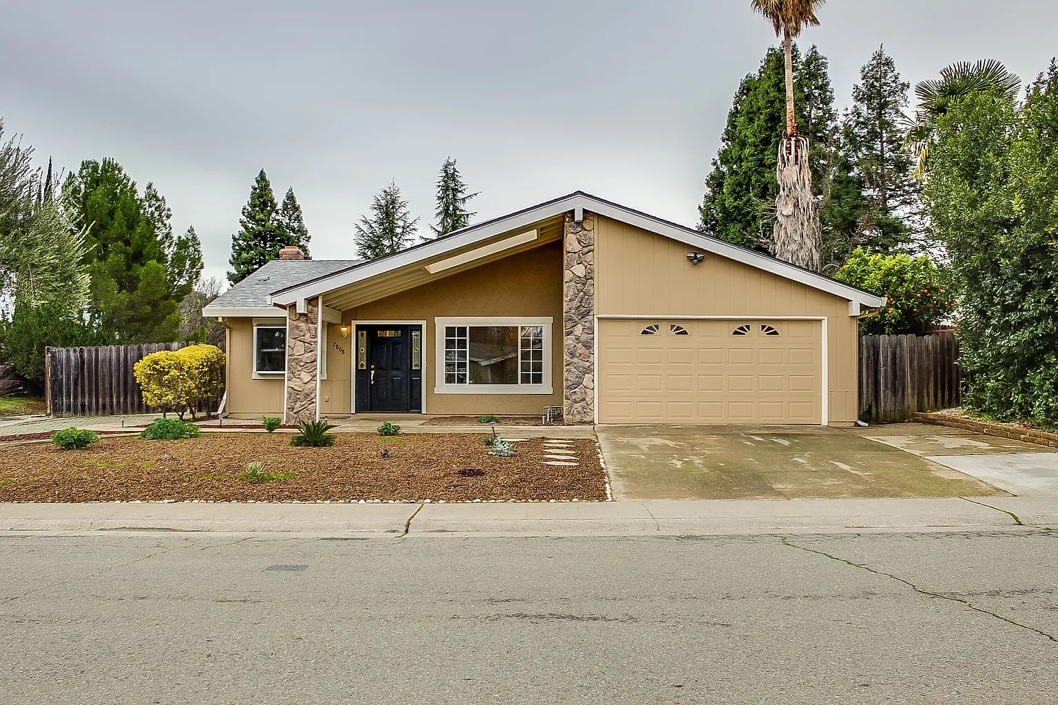 7808 Sungarden Dr photo 1