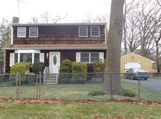 52 Smith Ln, Centereach, NY 11720