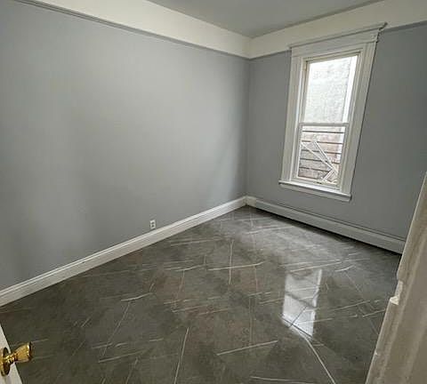 4th image of 167 Linden St APT 3B