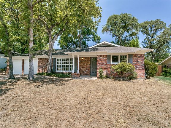 2nd image of 612 Forest Ln