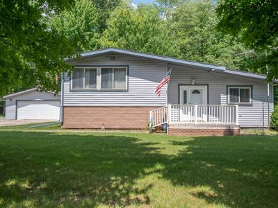 2760 N Lakeview Dr, Sanford, MI, 48657