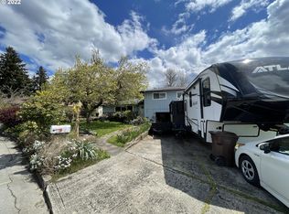 545 Stonehill Dr, Gladstone, OR 97027
