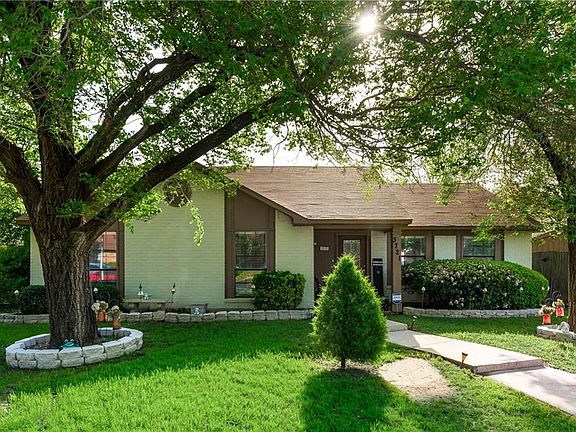 2nd image of 3721 Lemon Dr