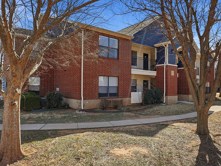 Edmond at Twenty500 Apartments — Photo 34
