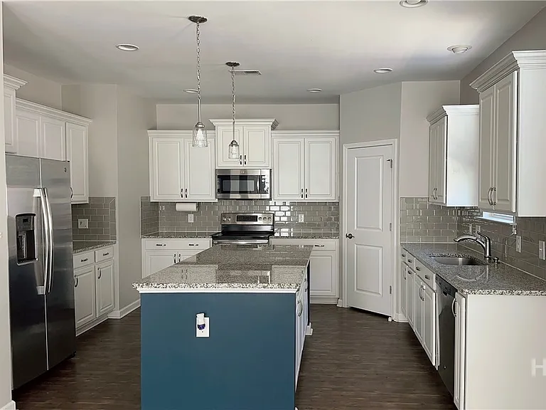 604 Majestic Dr — Photo 9
