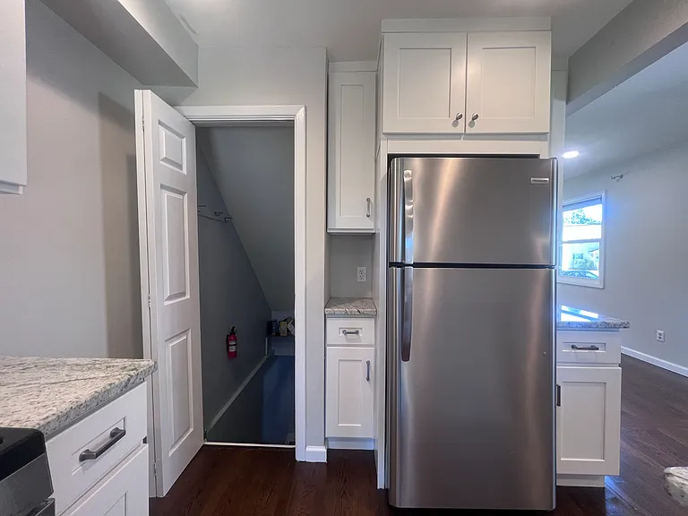 228 Windsor Ave — Photo 18