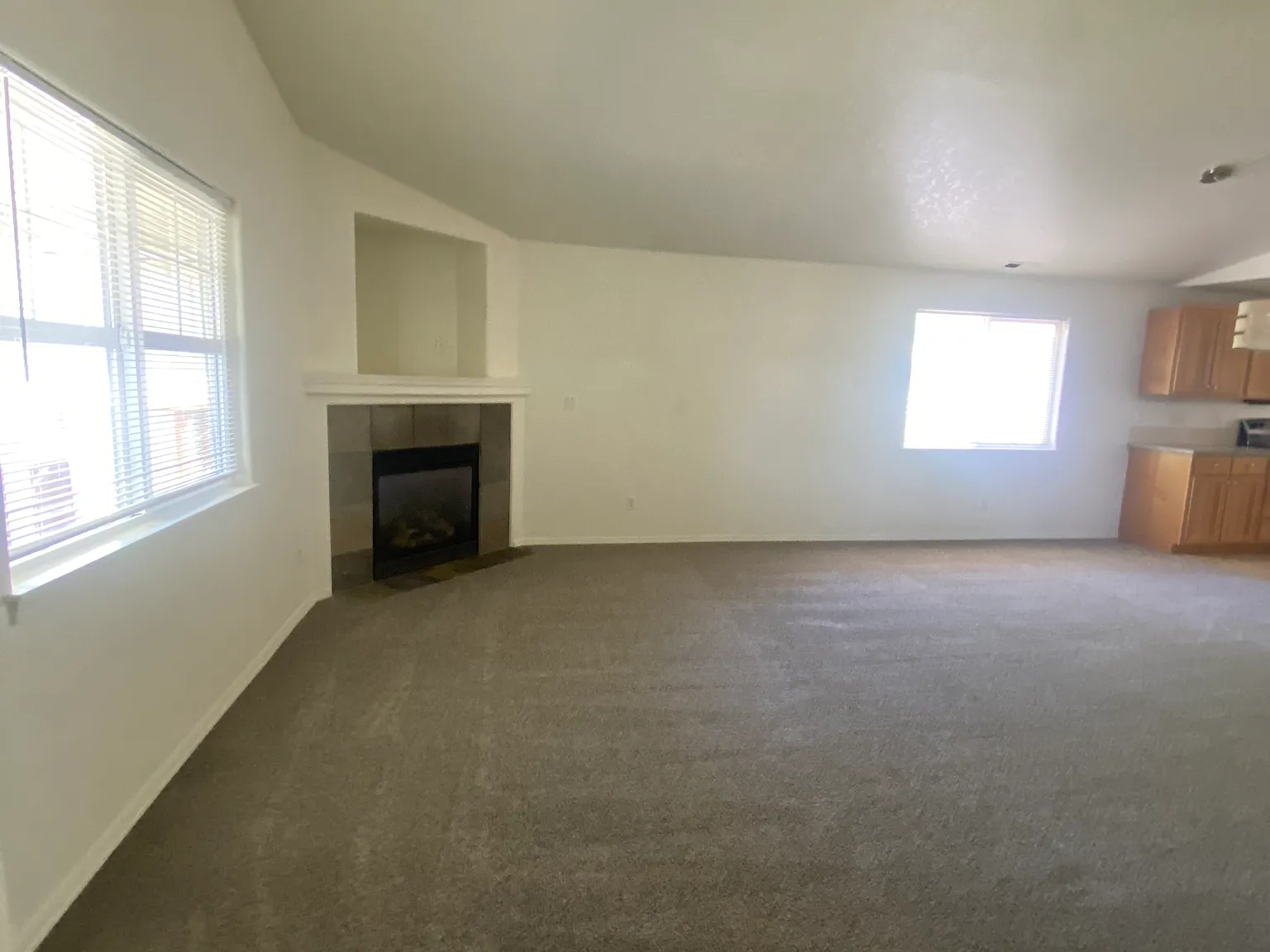 3 bed, 1445 sqft, $2,450 — Photo 3