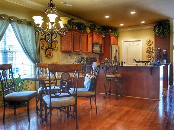 5th image of 2822 Fox Wood Ln