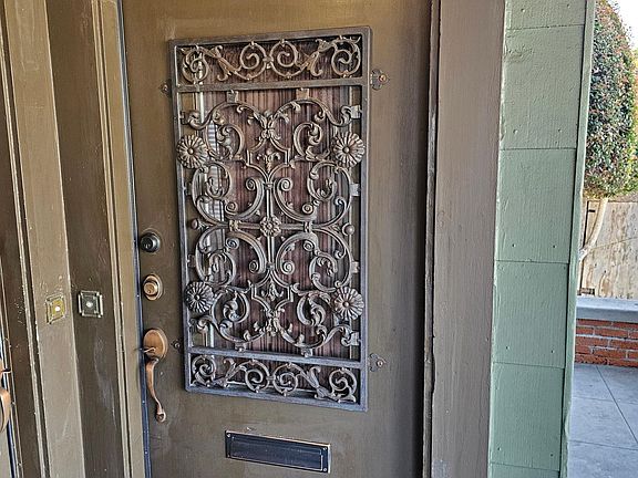 2nd image of 1960 W 23rd St