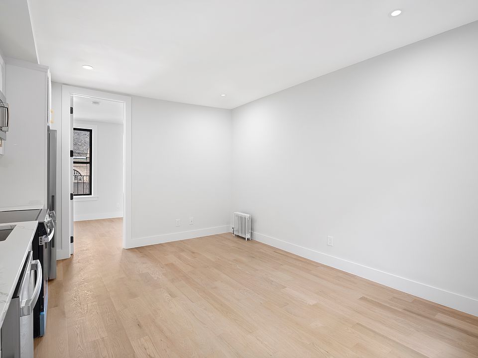 2nd image of 202 W 96th St APT 3A