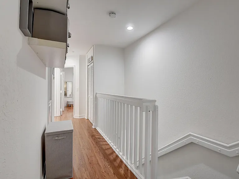 525 Bayfront Dr — Photo 18