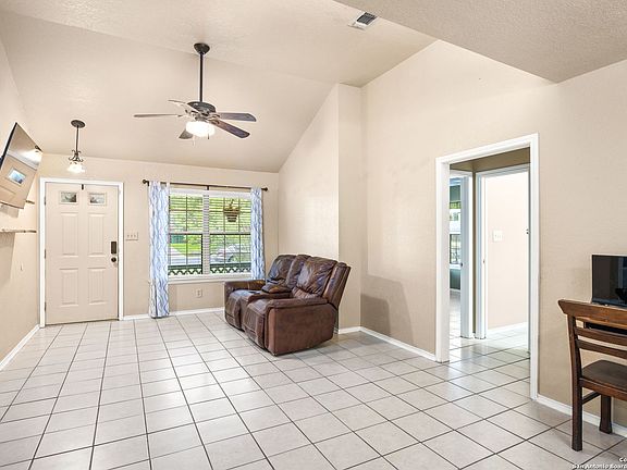 5th image of 307 Deer Creek Dr