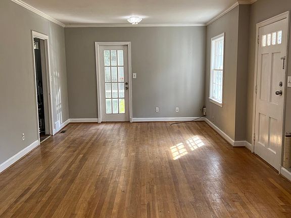 2nd image of 1094 Lindridge Dr NE