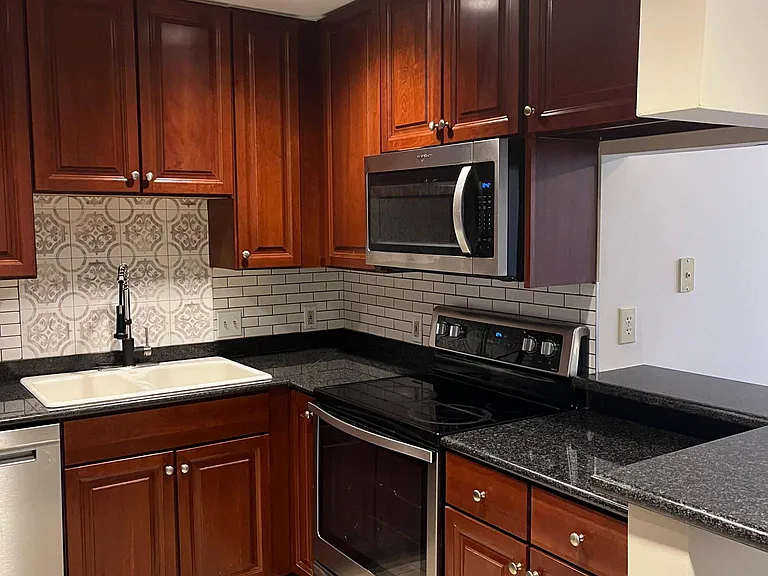 195 14th St NE #401 — Photo 5